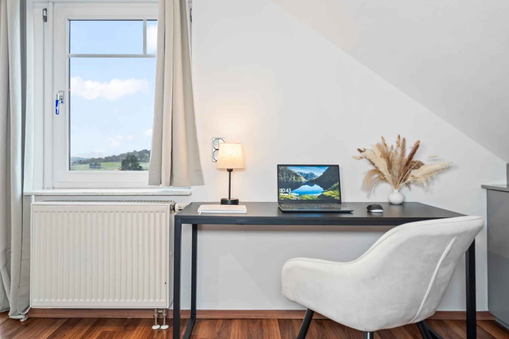 Stadtoase Fulda Mit Flair - Whirlpool, Balkon, 2Xparkplaetze, Highspeed Wlan Buitenkant foto
