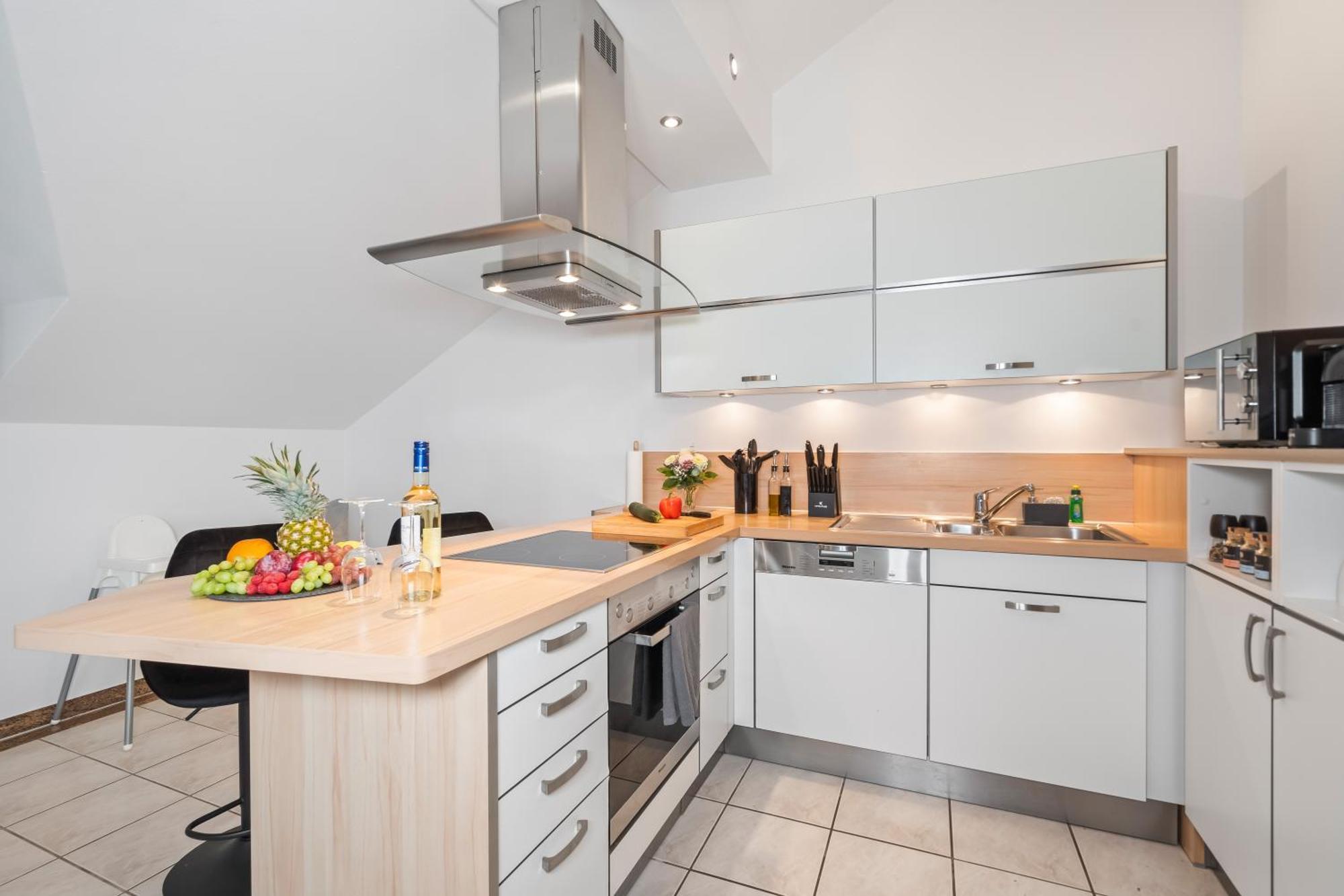 Stadtoase Fulda Mit Flair - Whirlpool, Balkon, 2Xparkplaetze, Highspeed Wlan Buitenkant foto