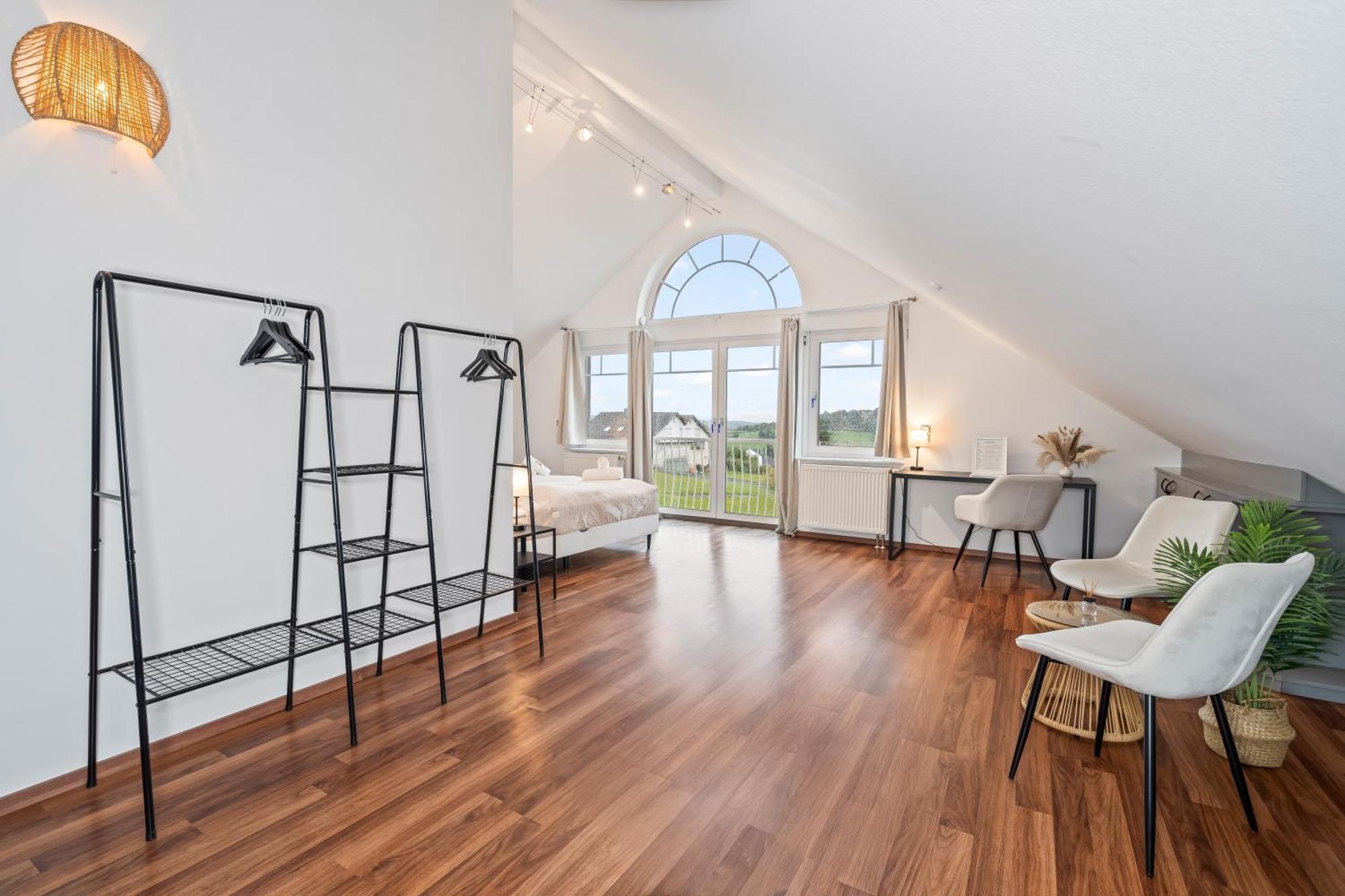 Stadtoase Fulda Mit Flair - Whirlpool, Balkon, 2Xparkplaetze, Highspeed Wlan Buitenkant foto