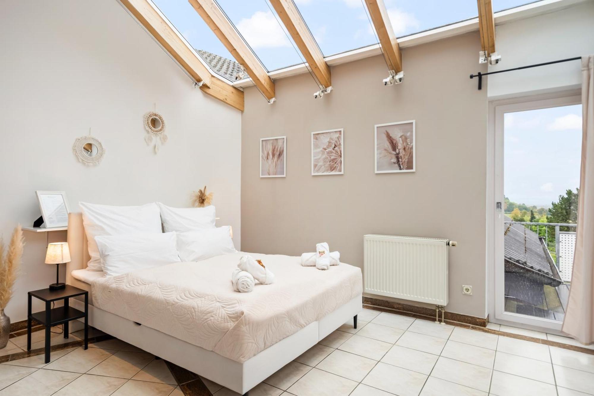Stadtoase Fulda Mit Flair - Whirlpool, Balkon, 2Xparkplaetze, Highspeed Wlan Buitenkant foto